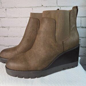 CROWN VINTAGE ALLIE CHELSEA  BOOT BROWN STACKED HEEL WOMENS 9 EUC